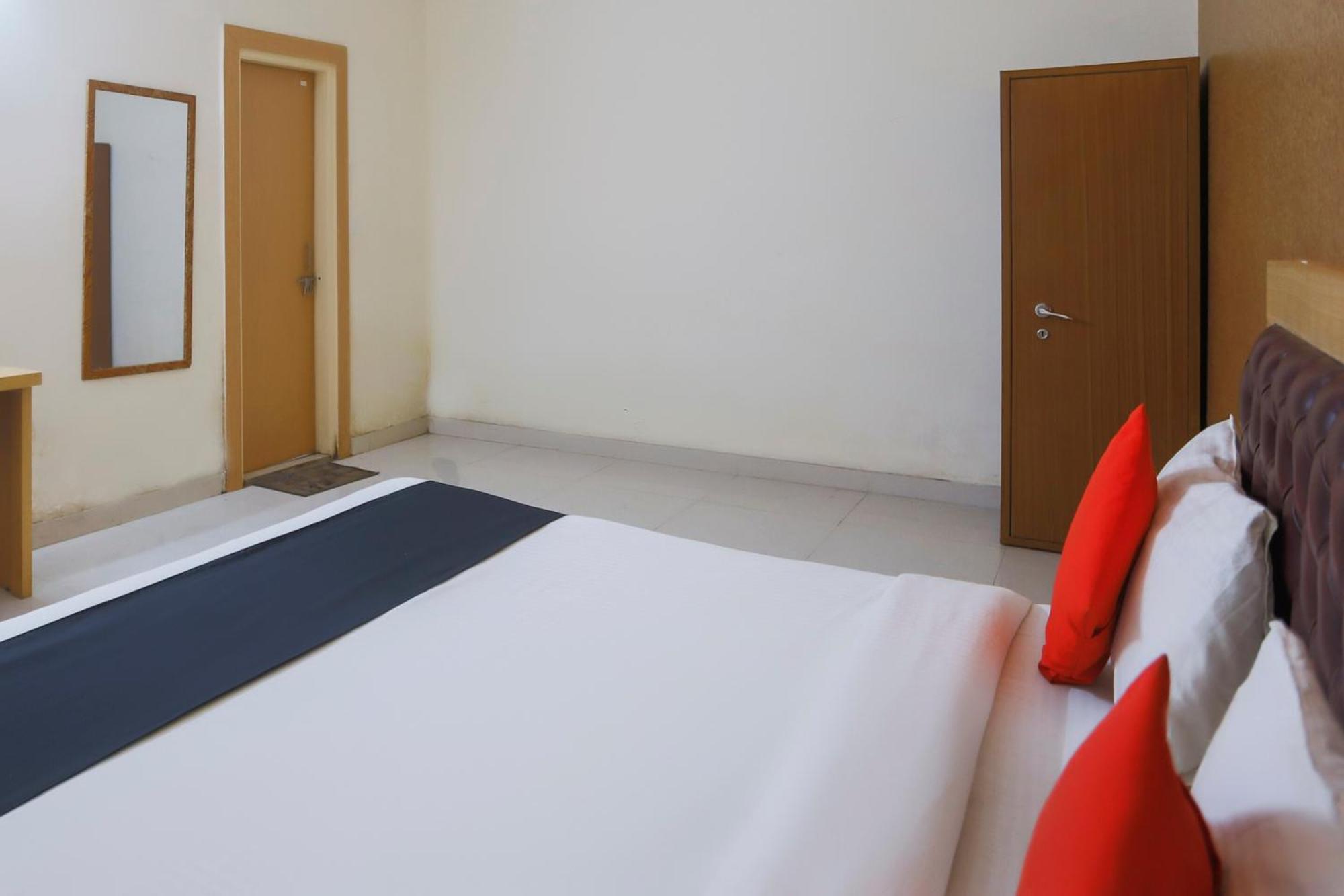 Diamond Imperial Hotel Noida Exterior photo
